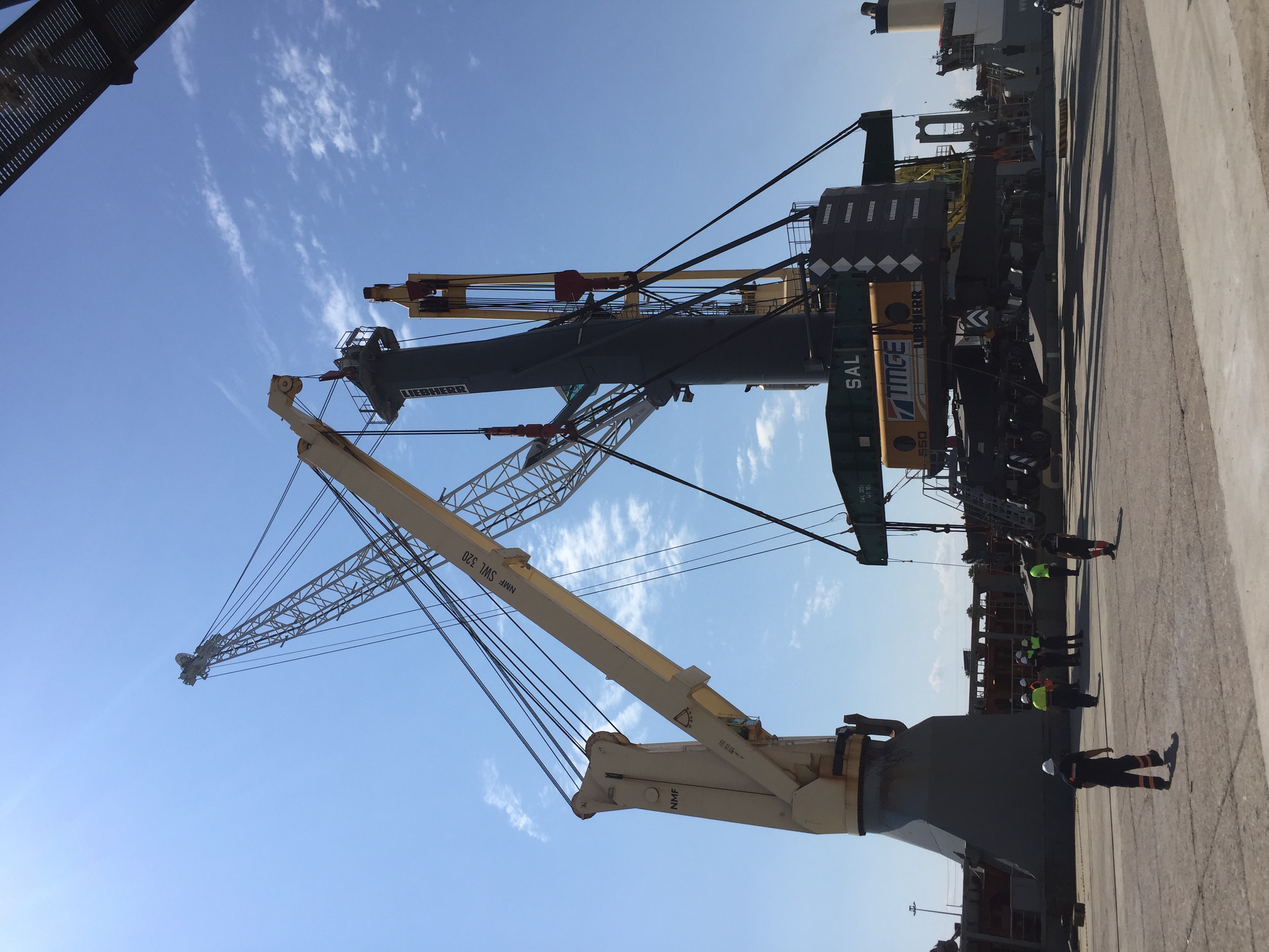 gruas-maquinaria-maritima-puerto-barcelona