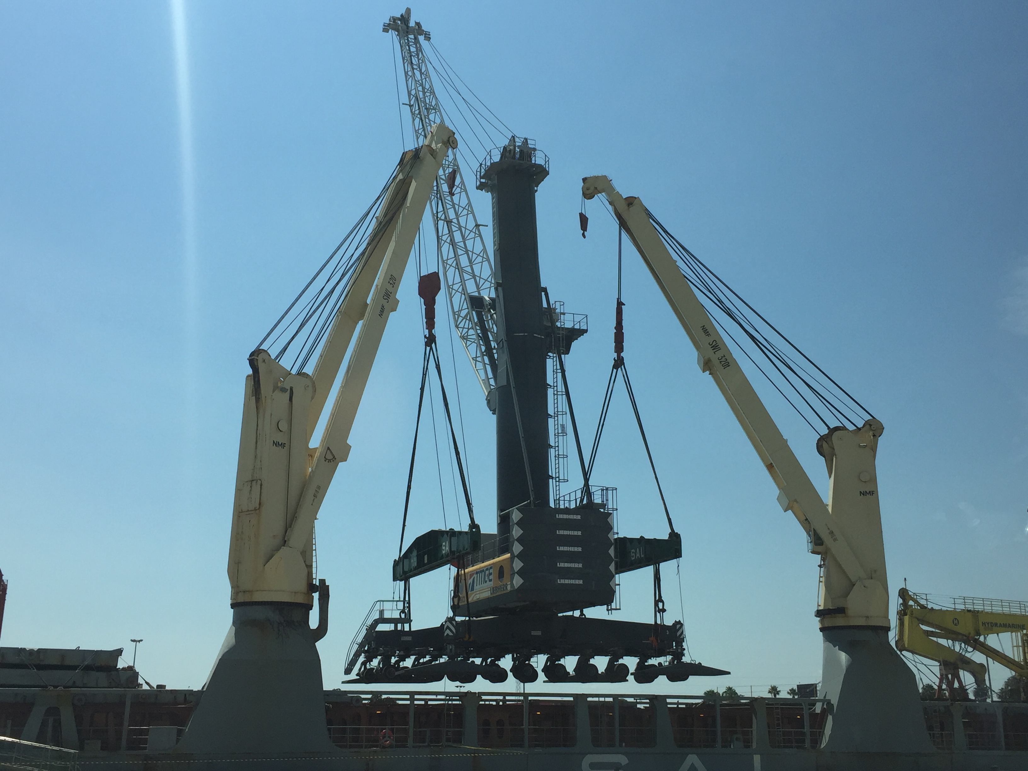 gruas-puerto-barcelona