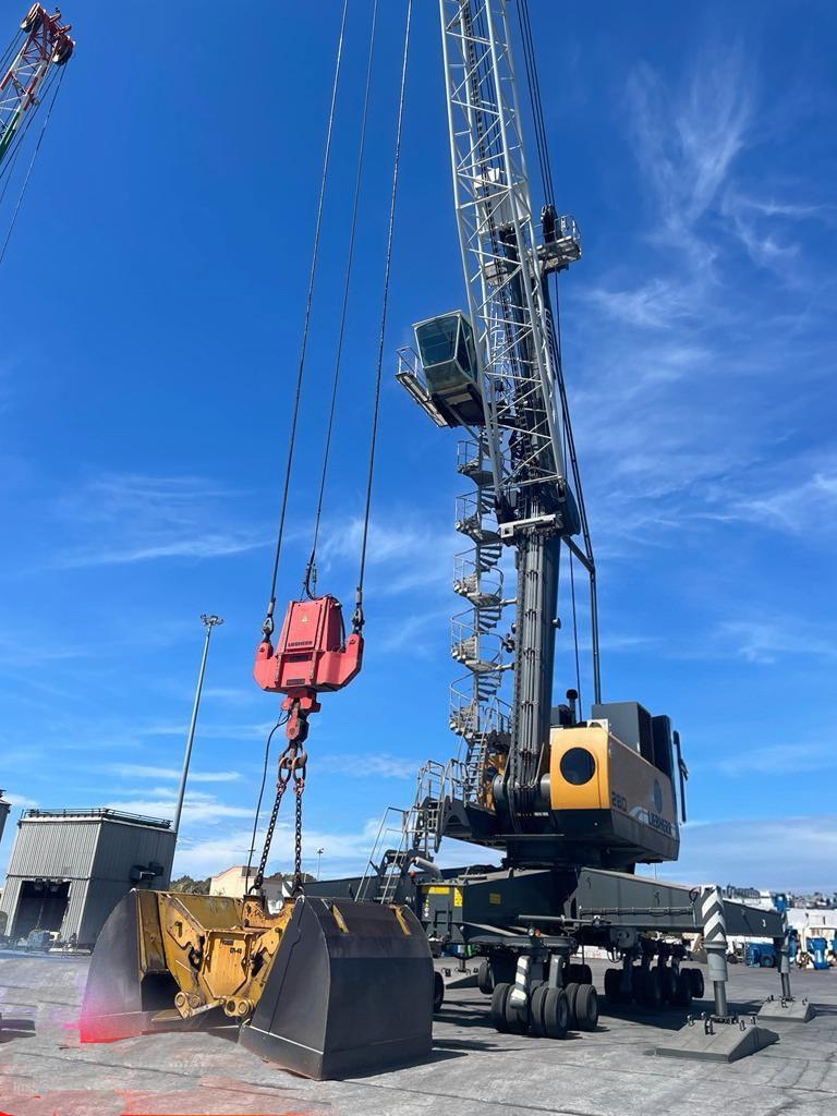 maquinaria-portuaria-maritima-puerto-barcelona