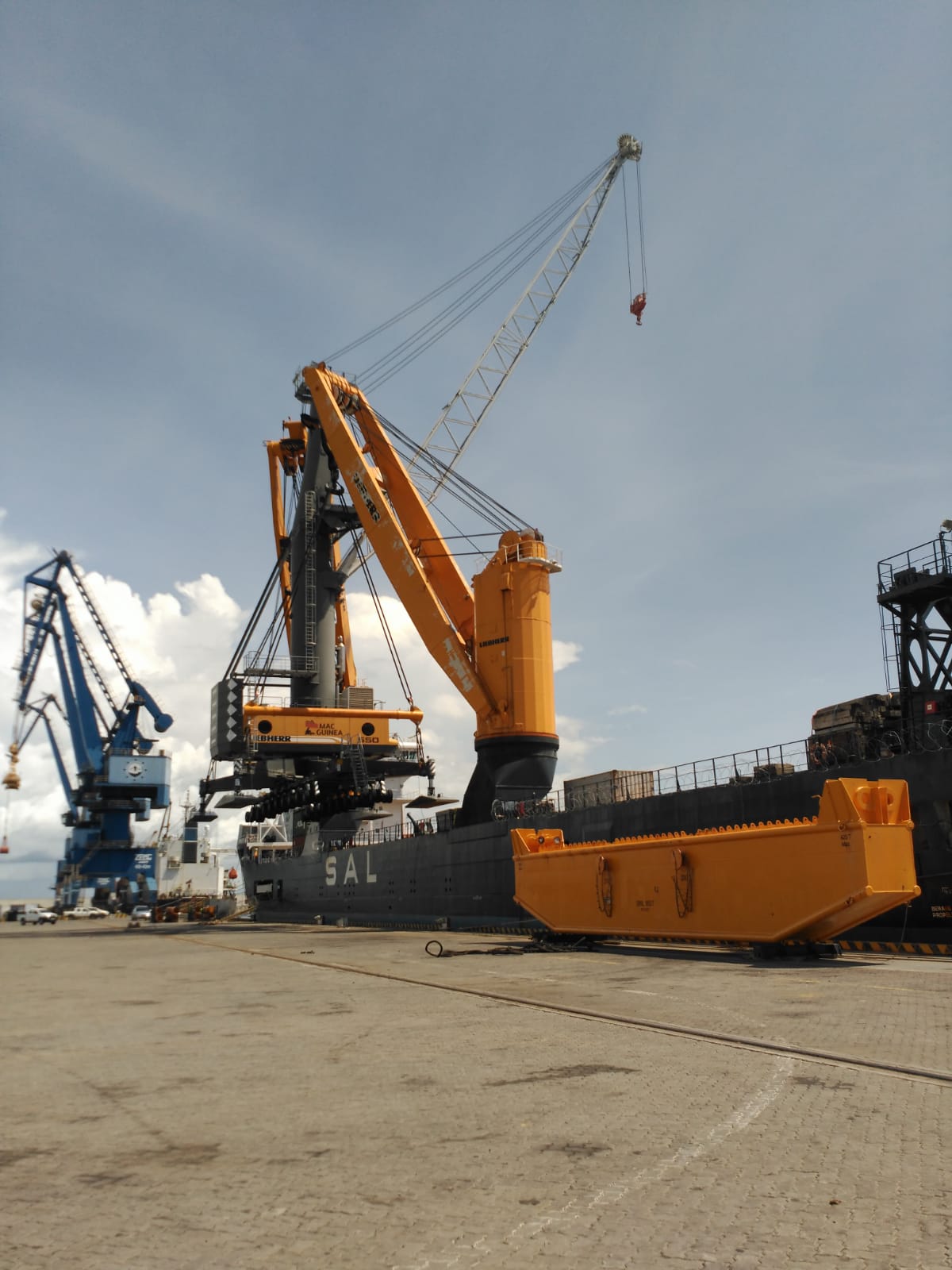 maquinaria-portuaria-operativa-puerto-barcelona